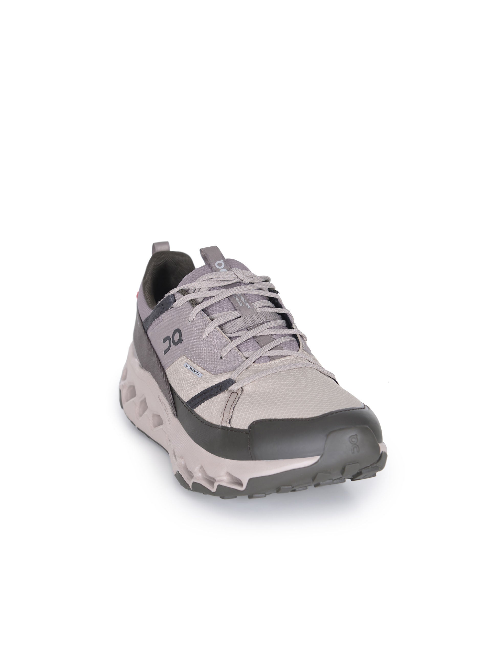 Sneakers ON "Cloudhorizon 1". 