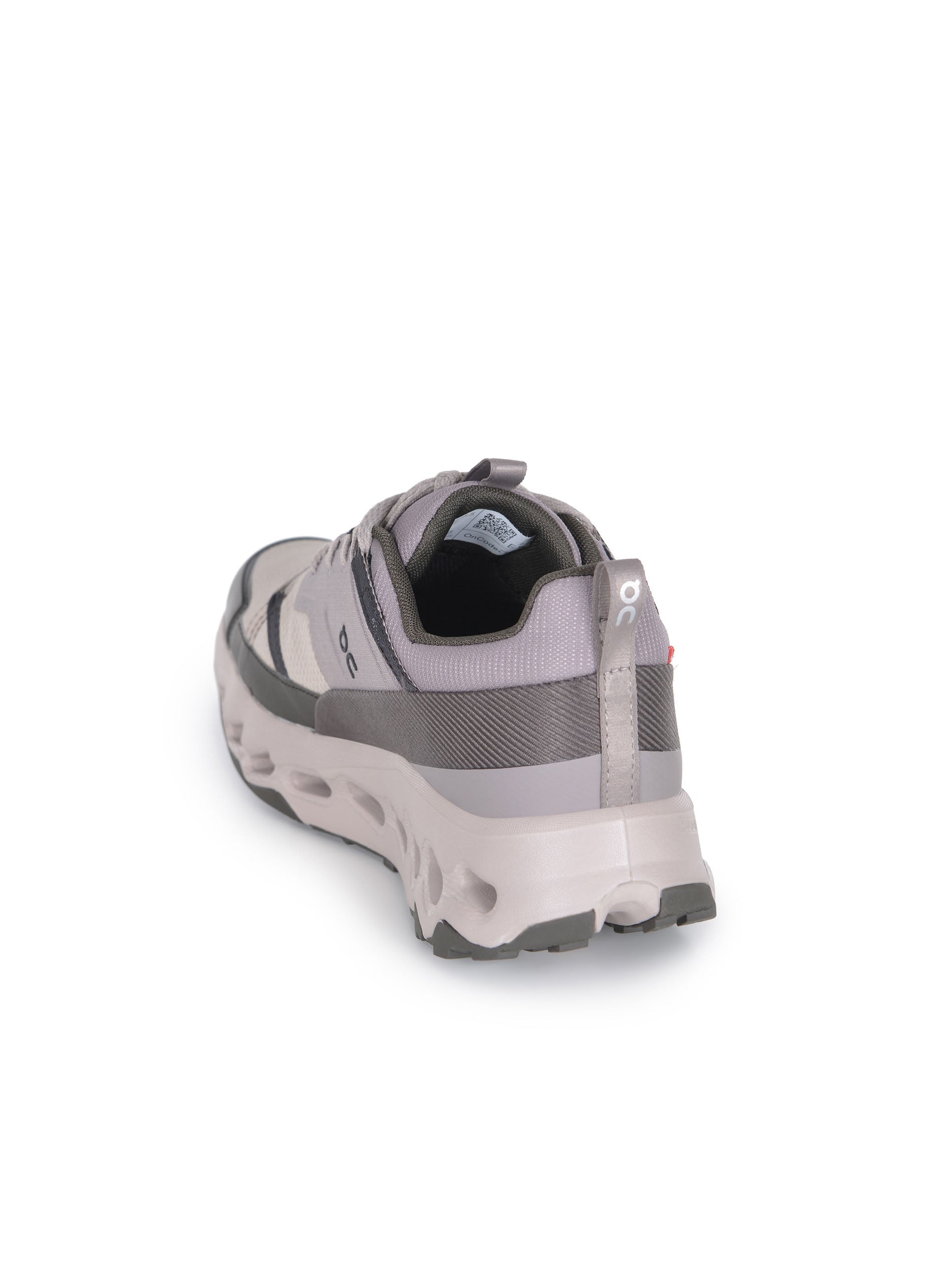 Sneakers ON "Cloudhorizon 1". 